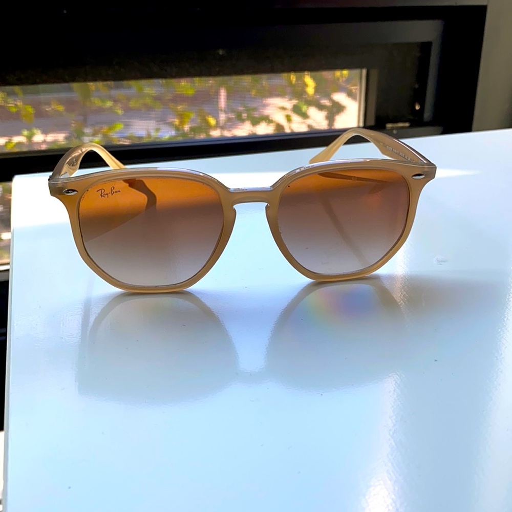 Unisex Ray Ban sunglasses